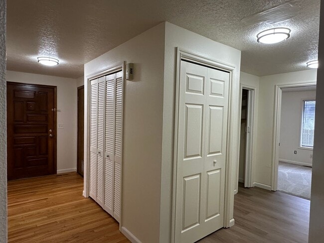 Building Photo - Serene 3 Bed, 2 Bath Gem!