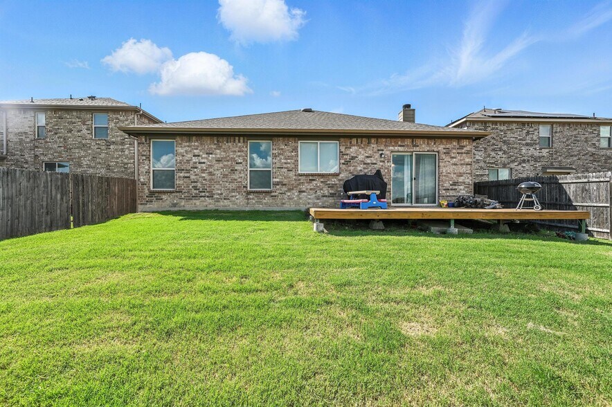 Building Photo - 10525 Wild Meadow Way
