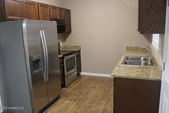 Building Photo - 1007 Bassett Dr