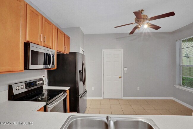 Building Photo - 9744 Summer Grove Way W