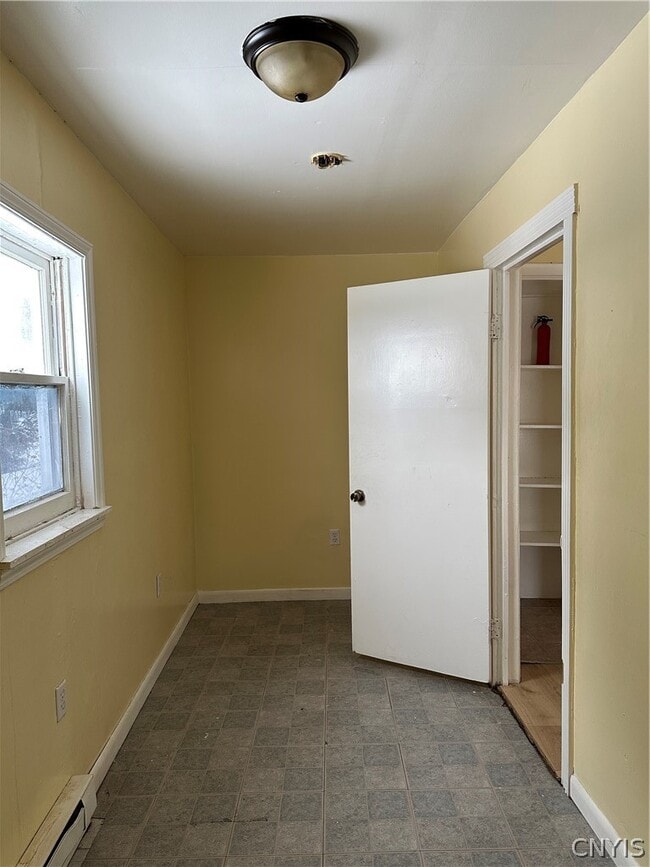 Building Photo - 705 N James St