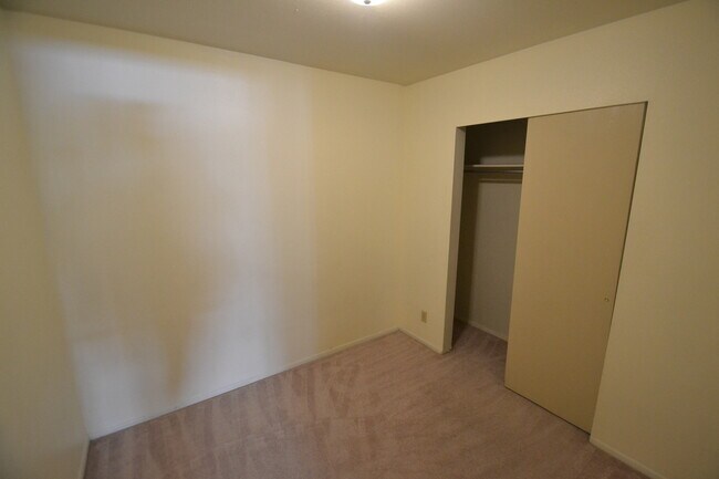 Building Photo - 233 E Hill Ave