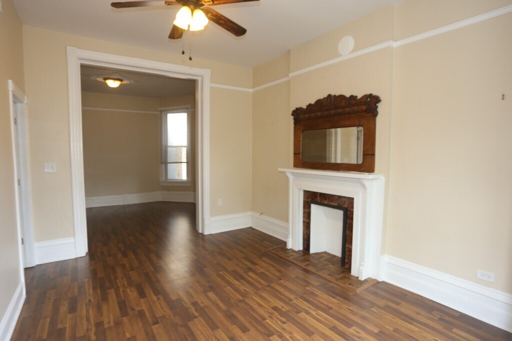 Building Photo - 2269 N Lincoln Ave