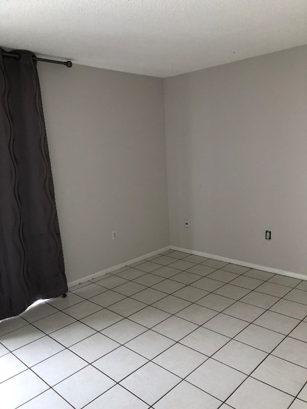 Building Photo - 713 S Daytona Ave