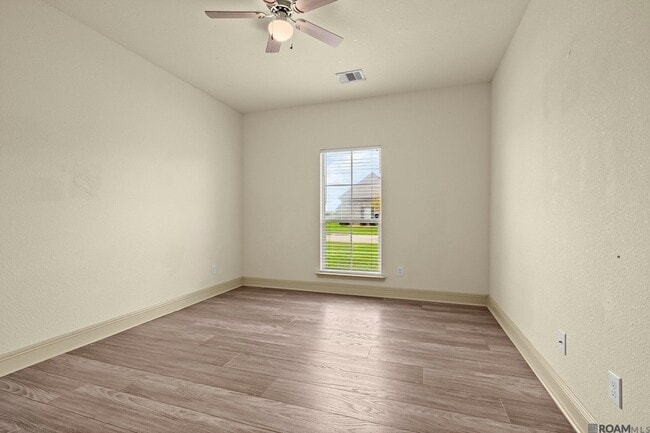 Building Photo - 5176 Wildwood Dr