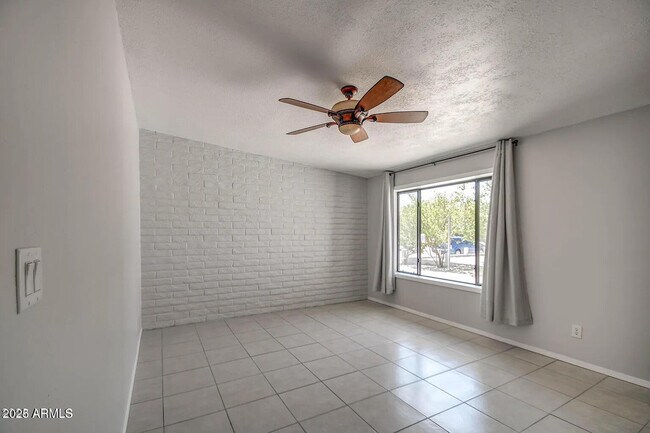 Building Photo - 1612 E Gaylon Dr
