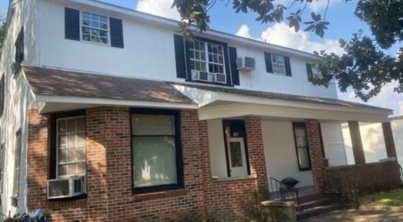 Front of Apartment - 817 College St