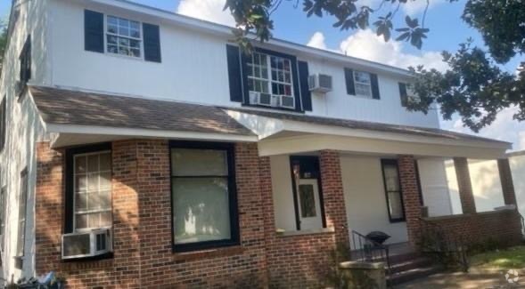 Front of Apartment - 817 College St