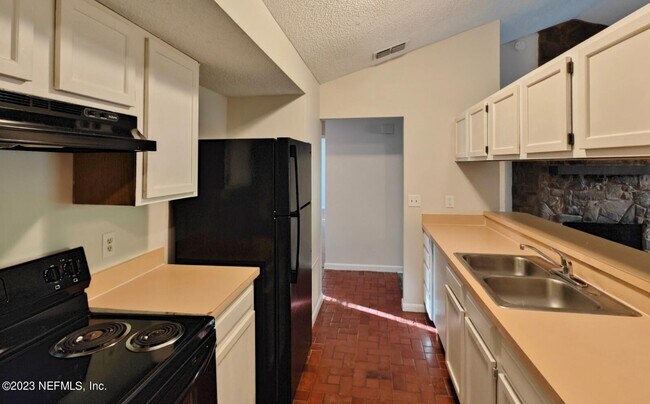 Building Photo - 10268 Pine Breeze Rd W