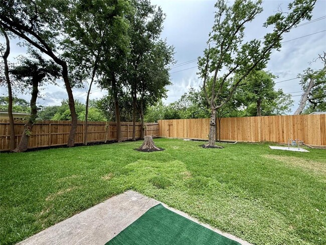 Building Photo - 6027 Beaudry Dr