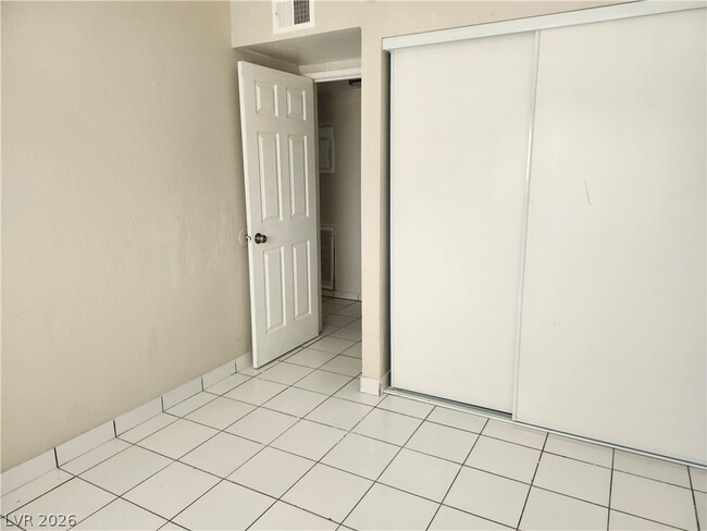 Building Photo - 4737 Thunderbolt Ave