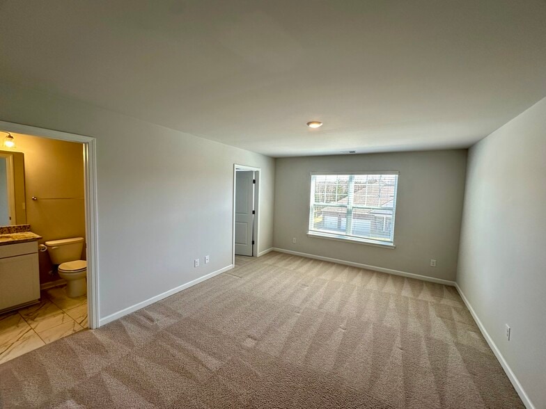 Building Photo - 304 Greymoor Ln