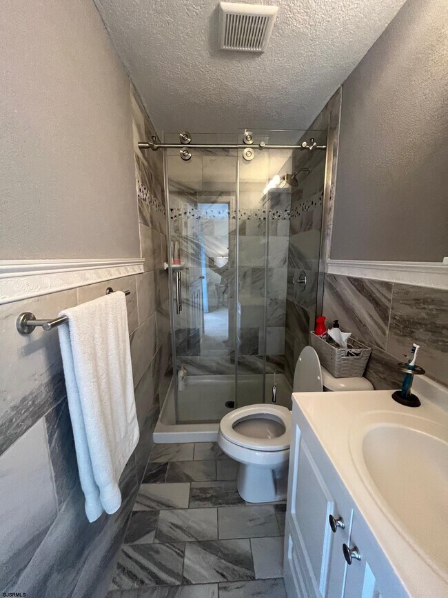 Building Photo - 5108 Ontario Dr