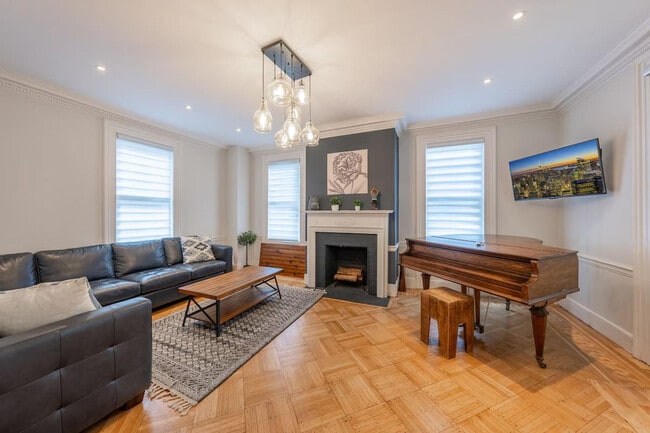 Building Photo - 139 W 4th Ave