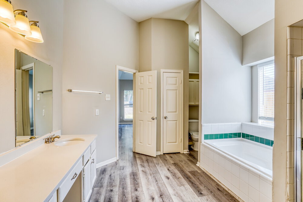 Building Photo - 6615 Bluebottle Ln
