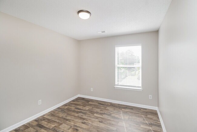 Building Photo - 113 Daventry Pl