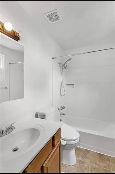 Building Photo - 3449 Middletown Rd