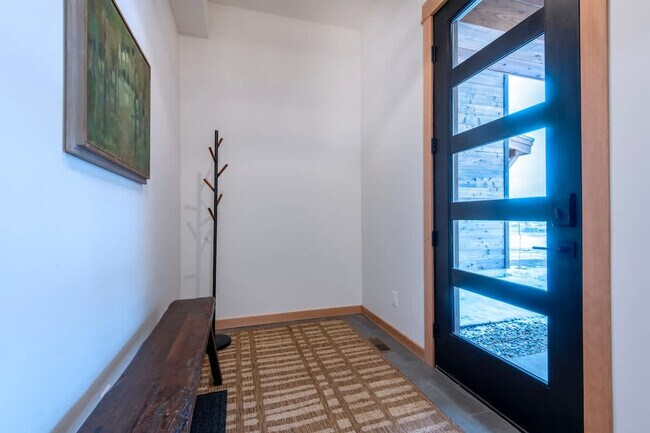 Building Photo - 3402 Alta Vista Dr