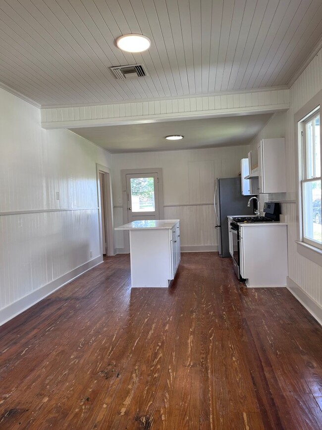 Building Photo - Saint Street House for Rent