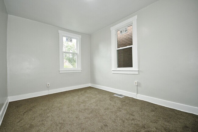 Building Photo - 303 N Holland Ave