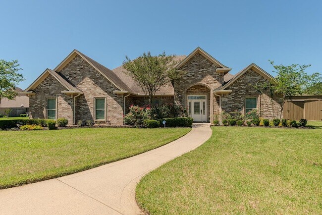 Building Photo - 313 Winding Brook Dr