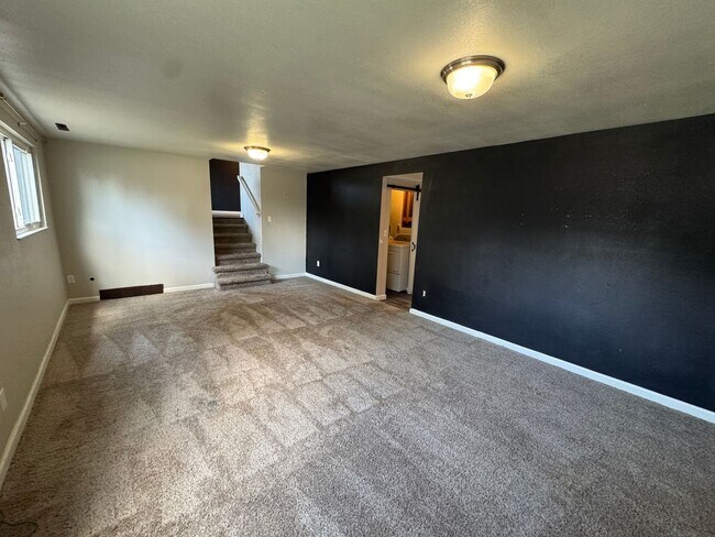 Building Photo - Stylish Tri-Level with Bonus Living Space ...