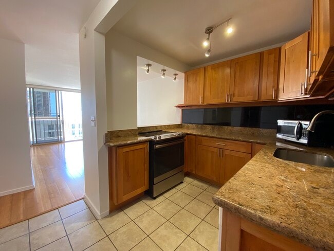Building Photo - 1617 Kapiolani Blvd