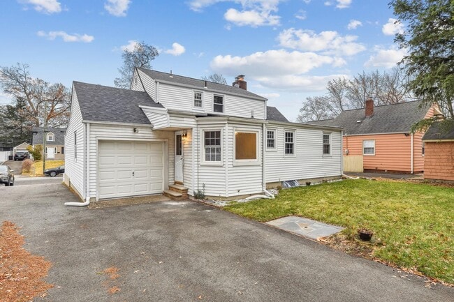 Building Photo - 5-08-8 Essex Pl