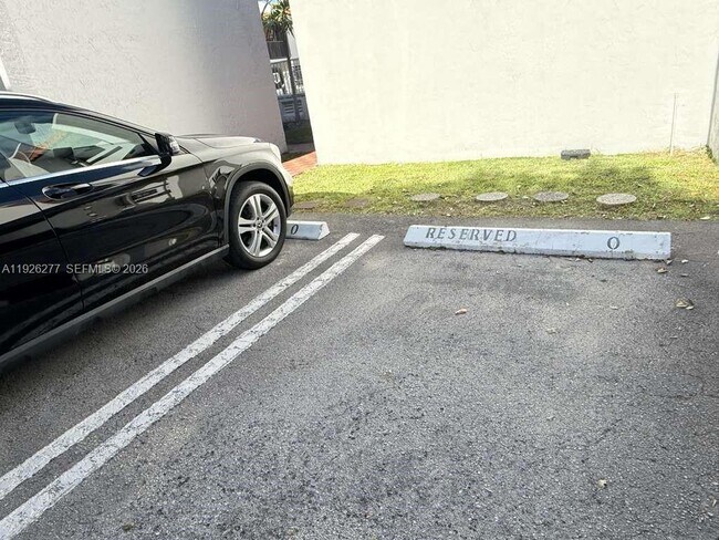 Building Photo - 1990 Brickell Ave