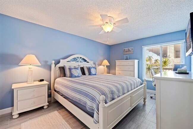 Building Photo - 6365 Bahia Del Mar Blvd S