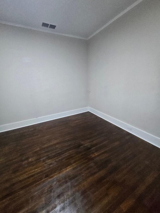 Building Photo - 1621 Kendale Ave