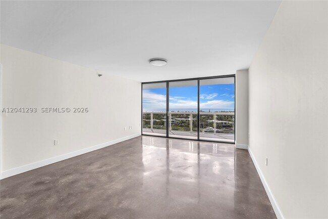 Building Photo - 20515 E Country Club Dr