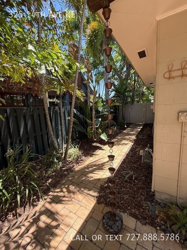 Building Photo - 325 14th Ave NE