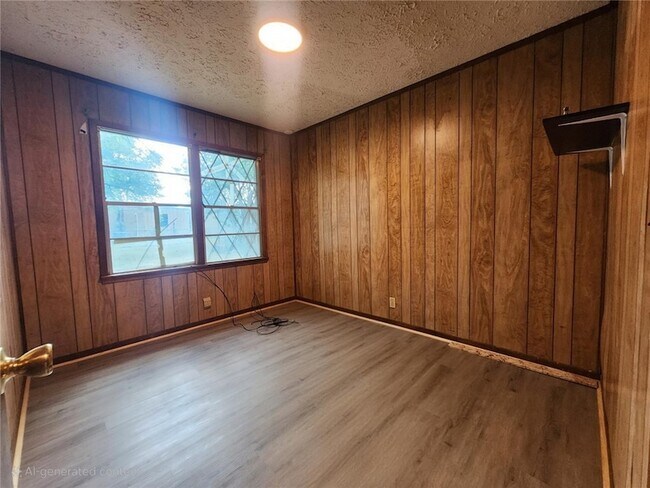 Building Photo - 803 N Oneal St