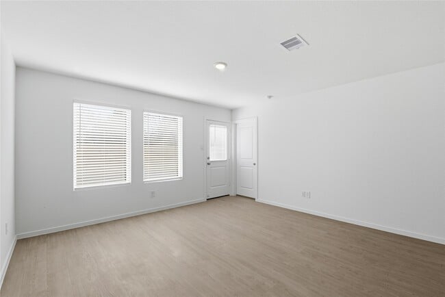 Building Photo - 2631 Lantana Spring Rd