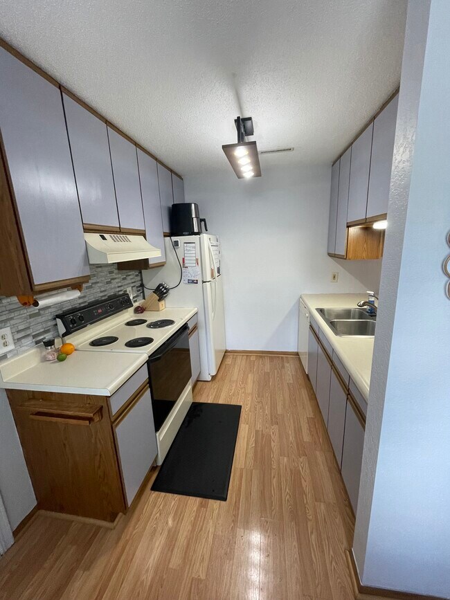 Building Photo - 185 Heather Ln