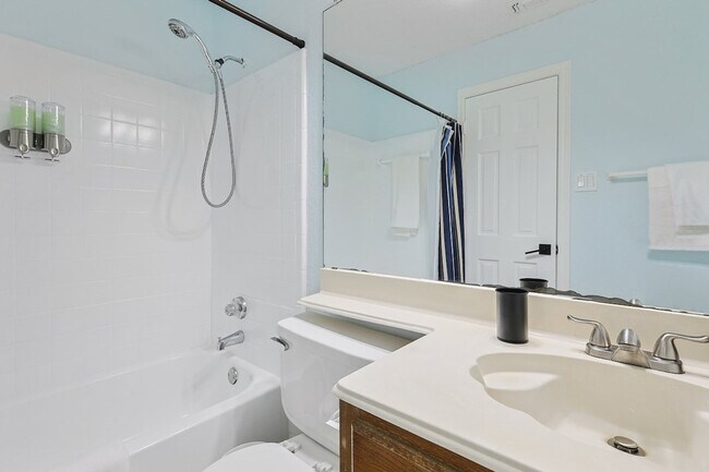 Building Photo - 2501 Highdale Dr
