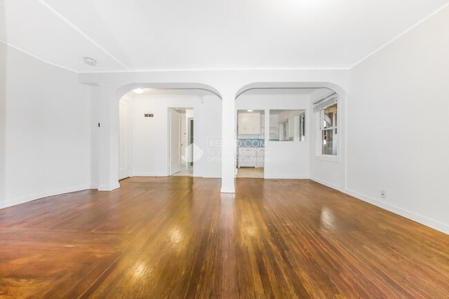 Building Photo - 49 Elgin Park