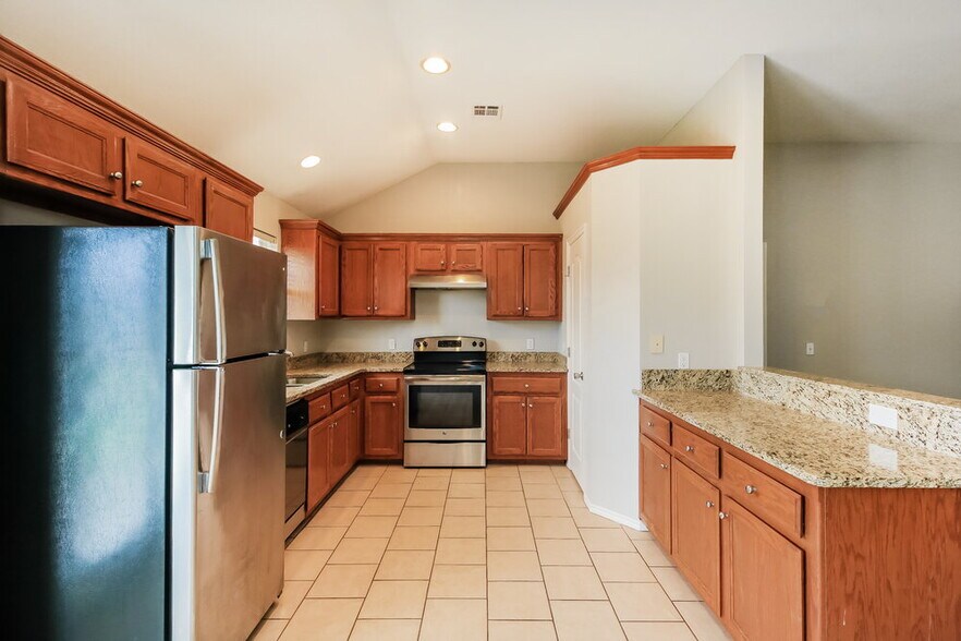 Building Photo - 716 Cavecreek St