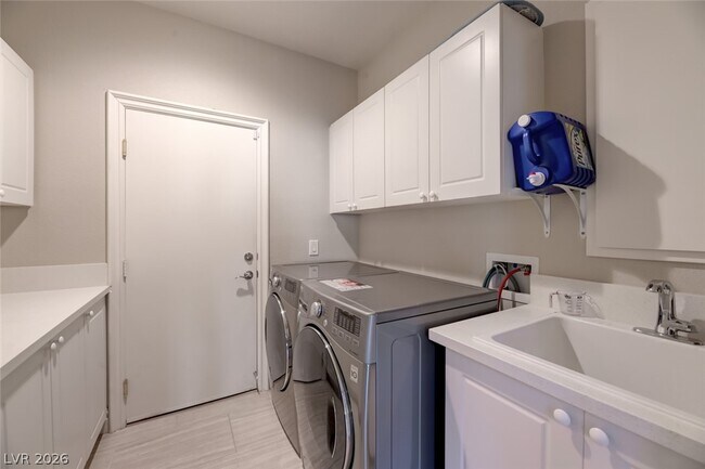 Building Photo - 5 Chateau Whistler Ct