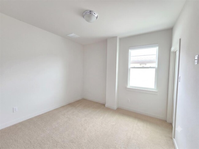Building Photo - 1225 Westborough Ln