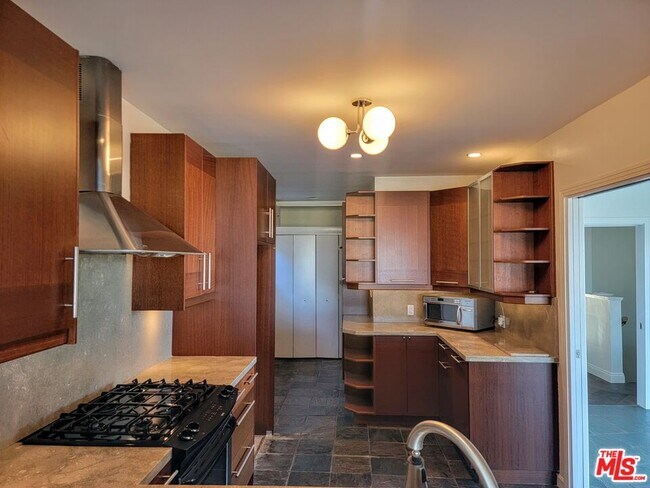 Building Photo - 4218 Vanetta Dr