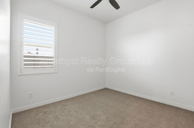 Building Photo - 15660 W Pershing St