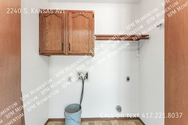 Building Photo - 3 Bedroom 2 Bath Home in SW Springfield!