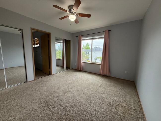 Building Photo - 3 Bedroom DuPont Home for Rent