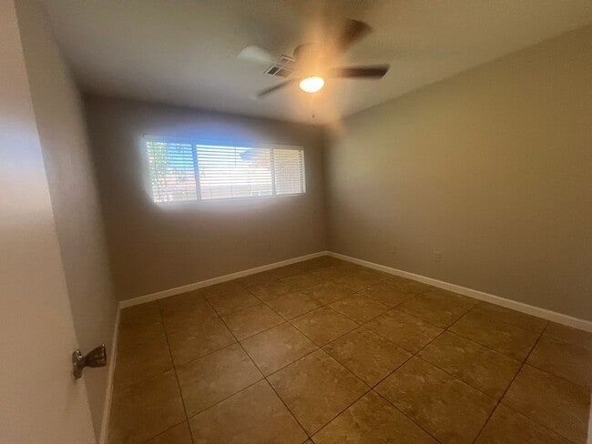 Building Photo - Beautiful 2 Bedroom UPGRADED condo for rent!