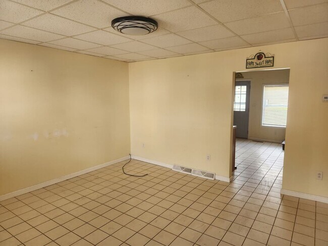 Building Photo - 413-415-415 N 6th Ave