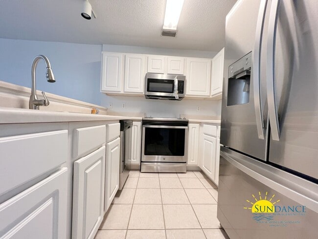 Building Photo - Spacious 2 Bedroom Townhouse near Hurlburt Field AFB!