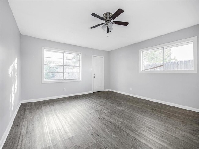 Building Photo - 3810 Lehall St