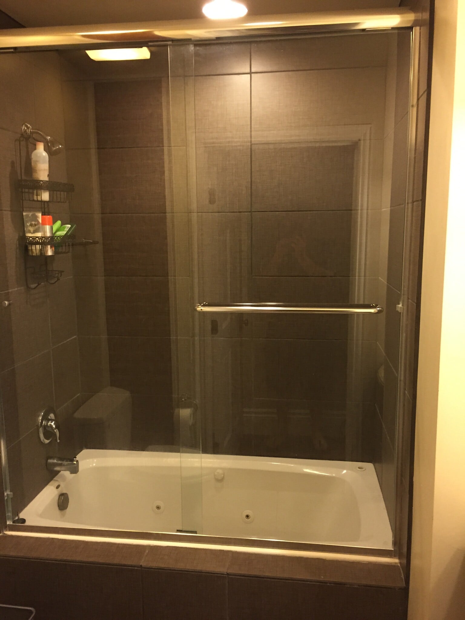 Guest Bathroom Shower/Tub - 1542 Gaylord St